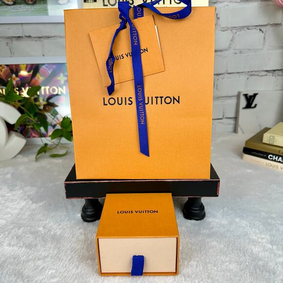 Louis Vuitton Box, Shopping Bag with ribbon and gift note tag Gift Set - Picture 1 of 4